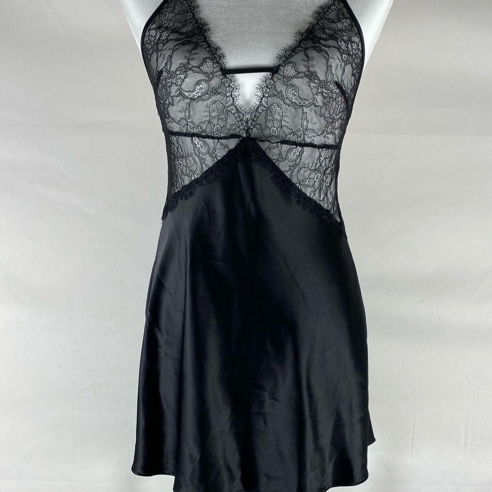 Beautiful Lace Victoria’s Secret Slip!